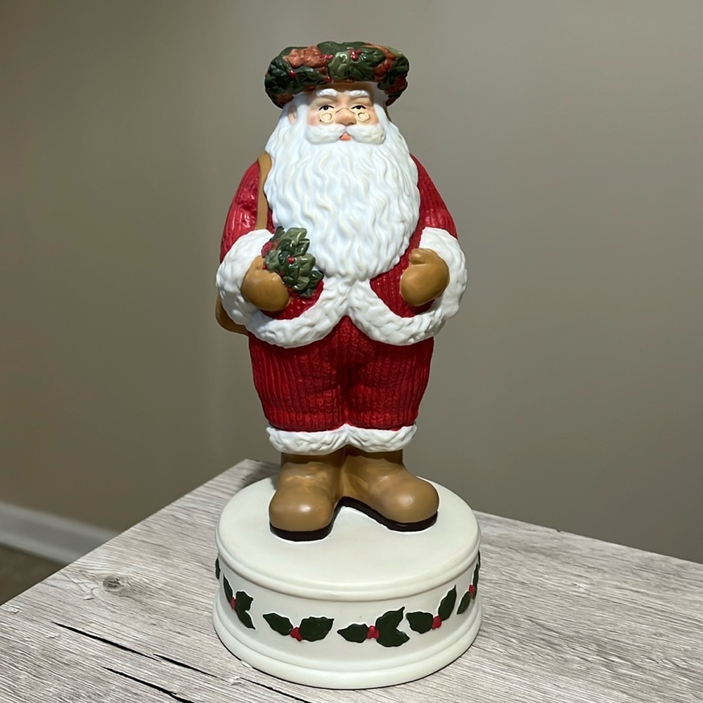 Vintage Japan Sankyo Santa Christmas Music Box “Deck The Halls”